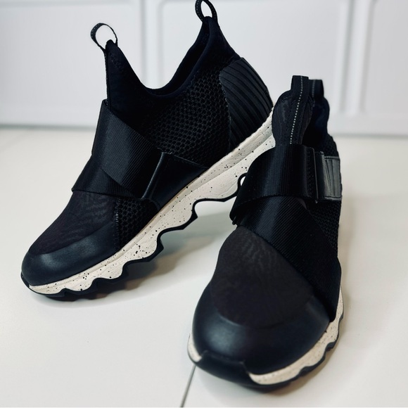 Sorel Kinetic Mesh Sneakers Black Embossed Zebra SZ 7.5 like new! - Picture 2 of 16